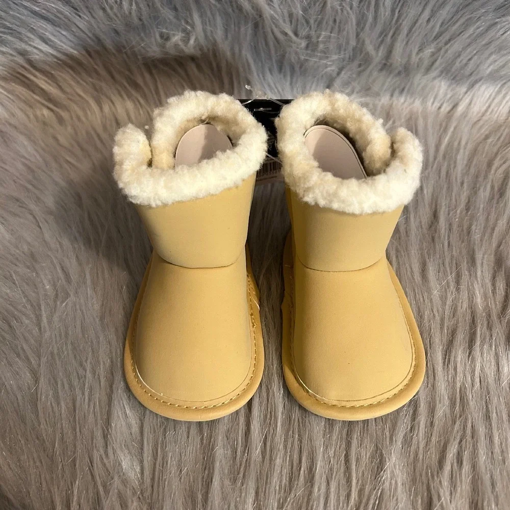 Carter's Child‎ Of Mine Crib Shoes Baby Size 3-6 Months Beige Boots Booties NEW